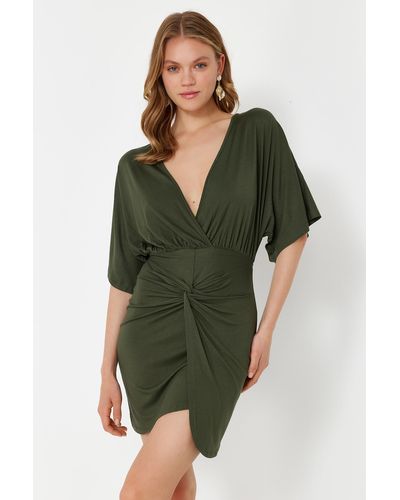 Trendyol Farbenes, drapiertes mini-strandkleid aus strick - Grün