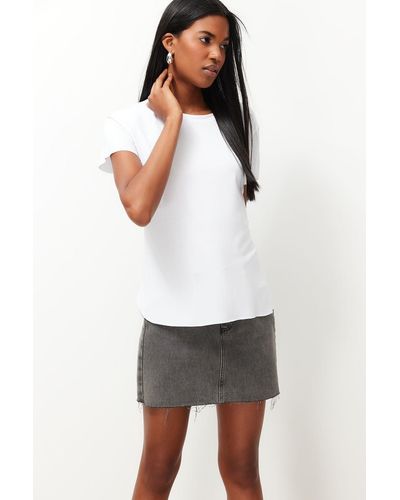 Trendyol Farbenes, modales strick-t-shirt mit rundhalsausschnitt und kurzen ärmeln - Weiß