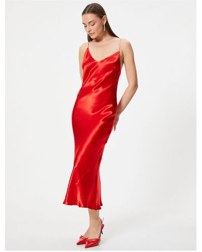 Koton Maxi-abendkleid aus satin – trägerkleid mit v-ausschnitt und gekreuzten steinen - Rot