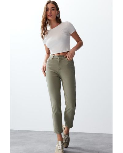 Trendyol Farbene mom-jeans mit hoher taille - Grün