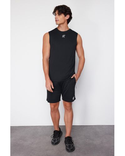 Trendyol E, schnelltrocknende shorts mit reflektordruck regular fit - Schwarz