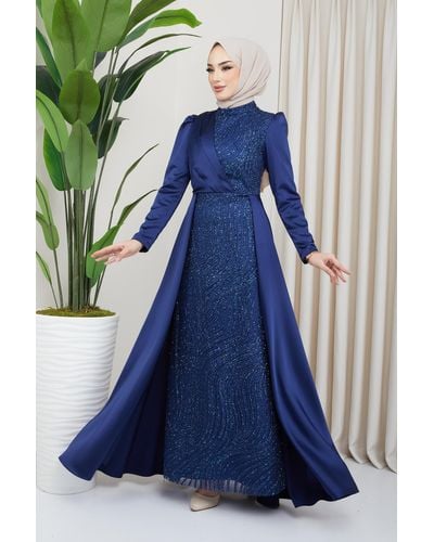 Olcay Satin-hijab-abendkleid mit pailletten- und glitzerdetail auf der vorderseite und cape-rock k.ndi̇go - Blau