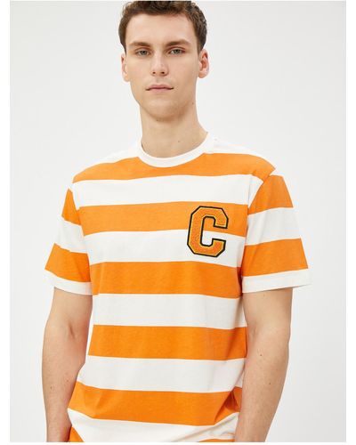 Koton College-t-shirt mit buchstabenstickerei, rundhalsausschnitt, kurze ärmel, baumwolle - Orange