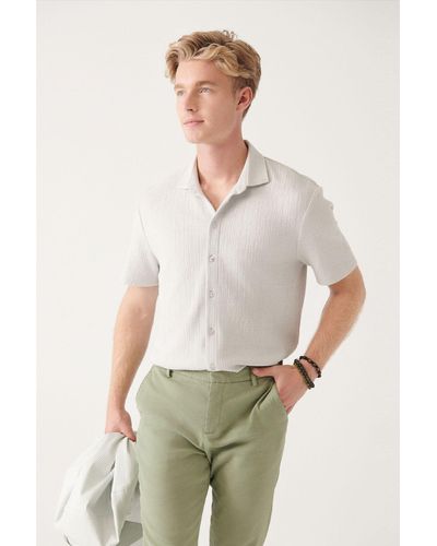 AVVA Es hemd aus gestricktem jacquard mit klassischem kragen und kurzen ärmeln aus baumwolle in normaler passform a31y2204 - Grün