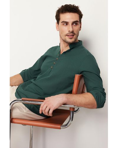 Trendyol Dunkeles slim-fit-hemd mit halber knopfleiste und vorherrschendem kragen aus 100 % baumwolle - Grün