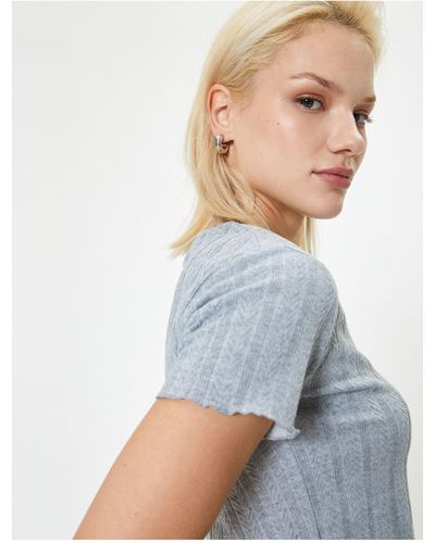 Koton Kurzärmliges basic-t-shirt mit rundhalsausschnitt und struktur - Grau