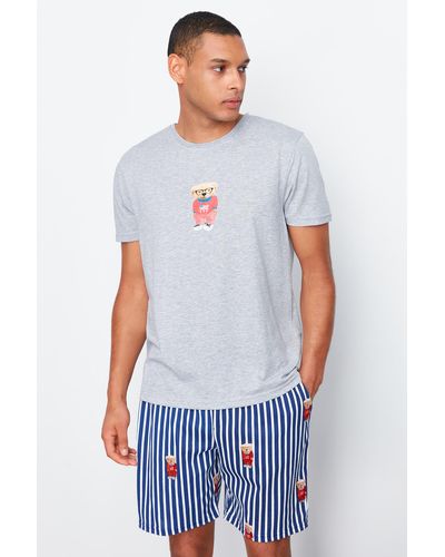Trendyol Es pyjama-set mit bedruckten strickshorts in normaler passform - Weiß