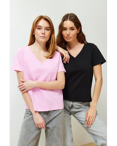 Trendyol Schwarz-rosafarbenes strick-t-shirt aus 100 % baumwolle mit v-ausschnitt - Mehrfarbig
