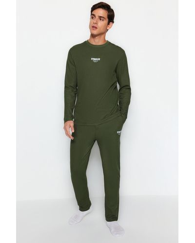 Trendyol Farbenes regular-fit-pyjama-set mit bedrucktem waffelstrickmuster - Grün