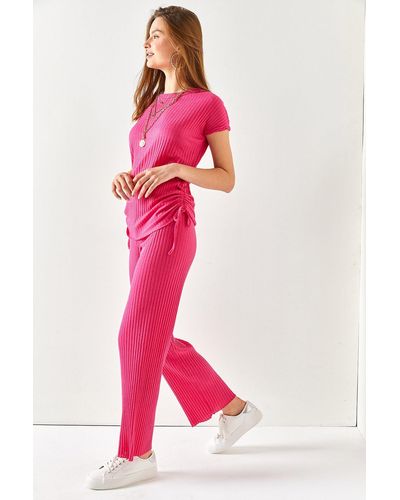 Olalook Fuchsiafarbenes set aus bluse und palazzo-hose mit geraffter seite - Pink