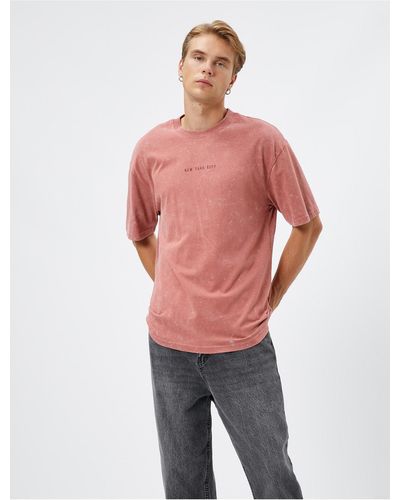 Koton Übergroßes t-shirt mit abstraktem aufdruck aus baumwolle mit rundhalsausschnitt und slogan-detail - Pink