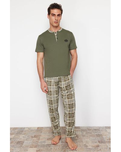 Trendyol Farbenes pyjama-set aus kariertem strick , reguläre passform, - Grün