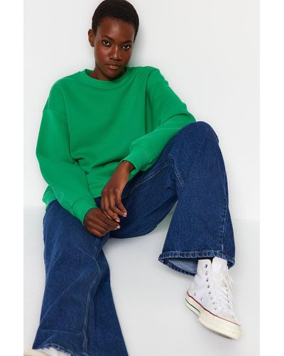 Trendyol Es oversize/bequem geschnittenes basic-rundhals-sweatshirt aus dickem fleece mit innenfutter - Grün