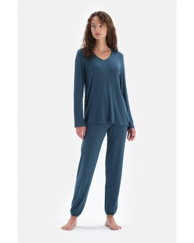 Dagi Petroles jogger-pyjama-set mit v-ausschnitt, langen ärmeln, paspeln und detailliertem oberteil - Blau