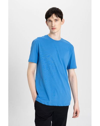 Defacto Neues t-shirt mit rundhalsausschnitt und kurzen ärmeln in normaler passform - Blau