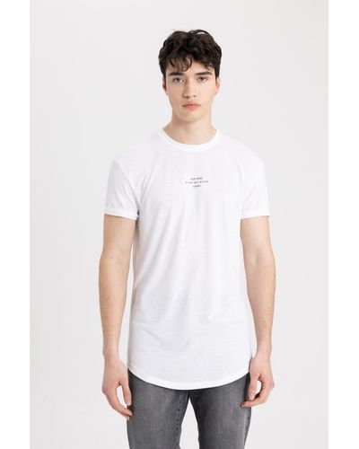 Defacto Langes, kurzärmliges, bedrucktes muscle-fit-t-shirt mit rundhalsausschnitt b8482ax24sm - Weiß