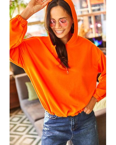 Olalook Gerade geschnittenes, farbenes sweatshirt mit kapuze und halbem reißverschluss sowie sechs kordelzügen - Orange
