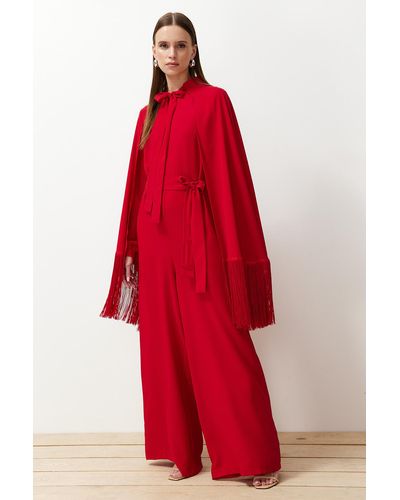 Trendyol Er cape-jumpsuit mit quasten für den abendkleid-anzug - Rot