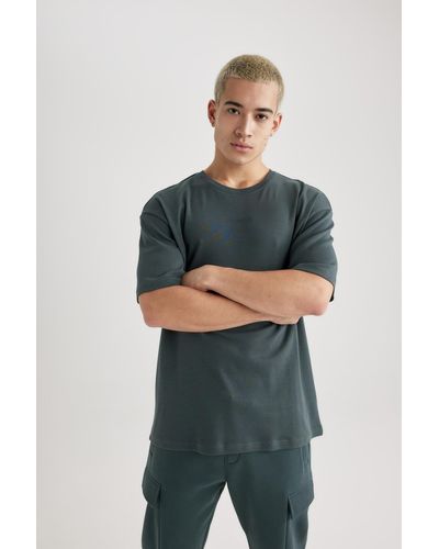 Defacto T-shirt aus schwerem stoff mit rundhalsausschnitt und aufdruck, kurzärmlig, bequeme passform, b4221ax24sp - Grün