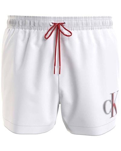 Calvin Klein Kurze badeshorts mit logo und kordelzug und taschen badeanzug-shorts km0km00801ycd badeshorts km0km00 - Weiß