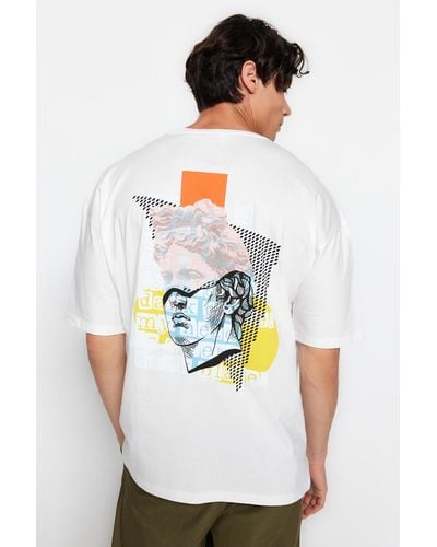 Trendyol Unisex-strick-t-shirt in übergröße/weiter passform mit künstlerischem aufdruck auf der rückseite - m - Weiß