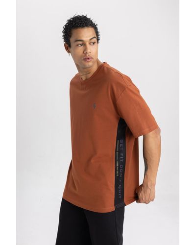 Defacto Passform: oversize-fit, bedrucktes, kurzärmliges sport-t-shirt mit rundhalsausschnitt b4774ax24sp - Braun
