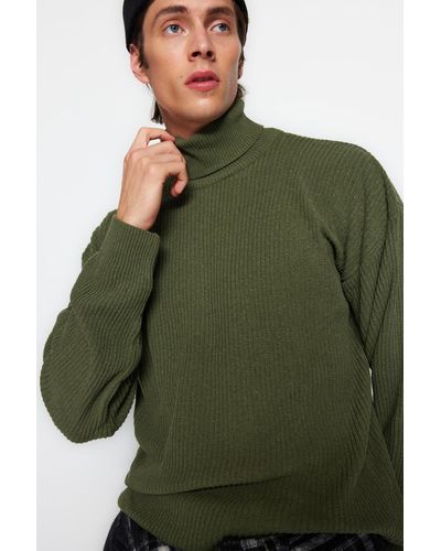 Trendyol Farbener basic-pullover mit rollkragen, oversize-passform und weiter passform - Grün