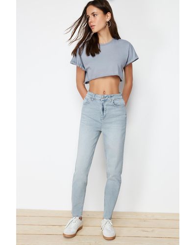 Trendyol Hellgraue slim mom-jeans mit hoher taille - Blau