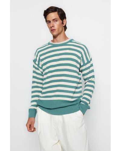 Trendyol Mintfarbener oversize-pullover mit weitem schnitt und rundhalsausschnitt, gestreifter strickpullover - Grün