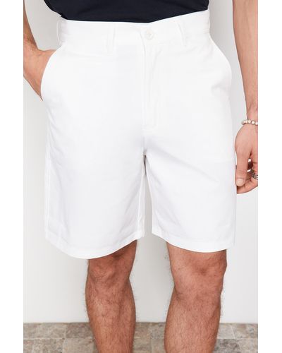 Trendyol E chino-shorts in normaler passform - Weiß