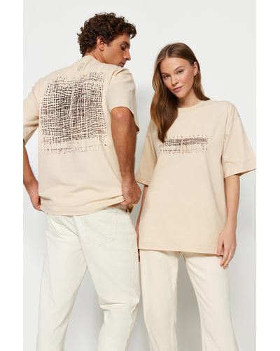 Trendyol Farbenes unisex-strick-t-shirt mit devrim-erbil-print in übergröße - xs - Weiß