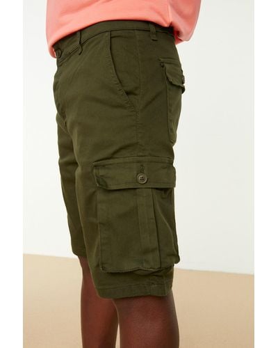 Trendyol Farbene shorts mit cargotaschen und bermudas - Grün