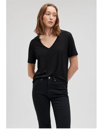 Mavi Schwarzes basic-t-shirt mit v-ausschnitt regular fit-900