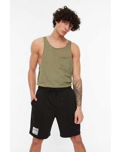 Trendyol E, normal geschnittene, mittellange, bedruckte shorts mit gummibund und schnürung - Schwarz