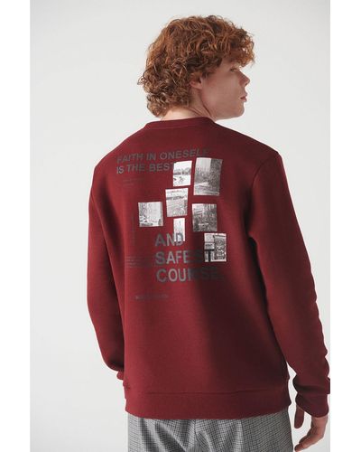 AVVA Sweatshirt mit normaler passform, rot, rundhalsausschnitt, 3-fädiges fleece innen, bedruckt, a22y1105