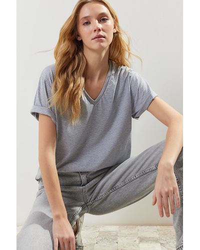 Trendyol Meliertes oversize-strick-t-shirt mit v-ausschnitt - Grau