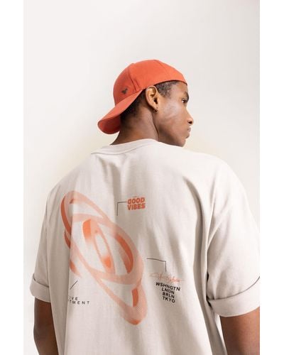 Defacto Oversize-fit-t-shirt mit rundhalsausschnitt und aufdruck auf der rückseite, kurzärmlig, 100 % baumwolle z3088az23sp - Natur
