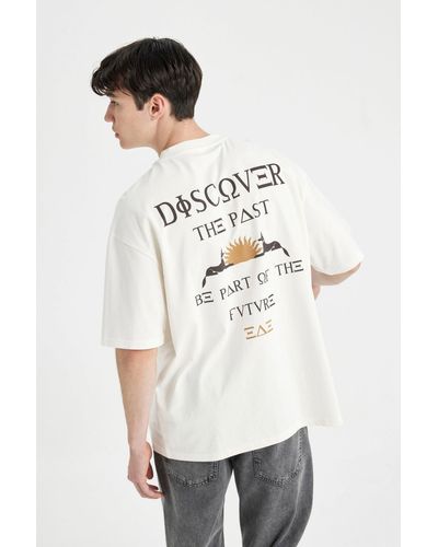 Defacto Kurzarm-t-shirt mit rundhalsausschnitt und aufdruck auf der rückseite in übergröße - Weiß