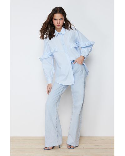 Trendyol Es hemd aus gewebter baumwolle mit rüschendetail - Blau