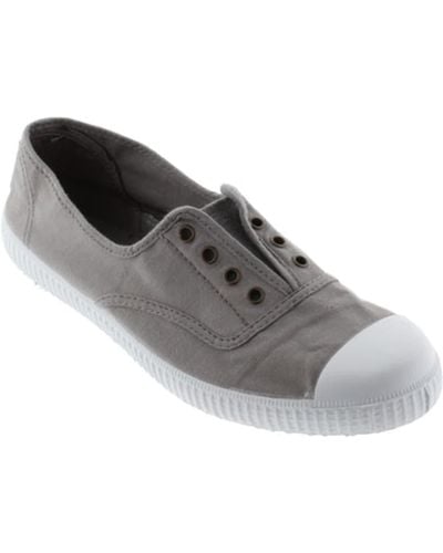 Canvas sneakers without clearance laces