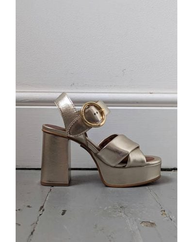 Chloé Gold Lyna Metallic Platform Leather Sandals - Gray
