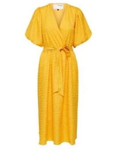 SELECTED Strukturiertes Midi -Kleid in Zitrusfrüchten - Gelb