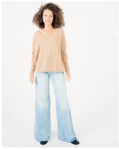 ABSOLUT CASHMERE Angele 100 Cashmere Oversized V Neck Sweater Camel - Blu