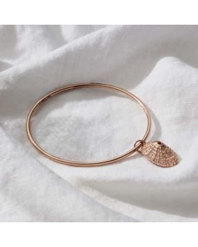 Posh Totty Designs Bracelet à breloques en forme limpe et à plaque d'or - Blanc