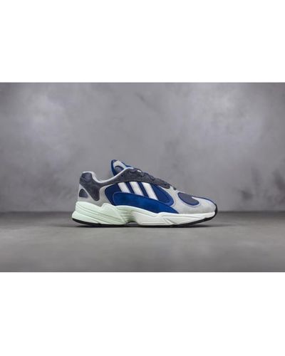 adidas Sesame Grey Five and Chalk White Yung 1 - Azul