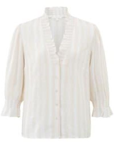 Yaya Blusa rayada con cuello en v, mangas medio largas y volantes - Blanco