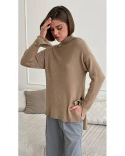 Charli London Mona Sweater In Camel - Marrone