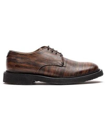Tracey Neuls Pablo Kelp Or Textured Leather Crepe Sole Derbies - Marrone
