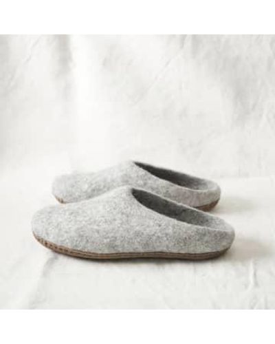 Aura Que Handgefertigte öko-filz-pantoffeln mit wildledersohle - Weiß
