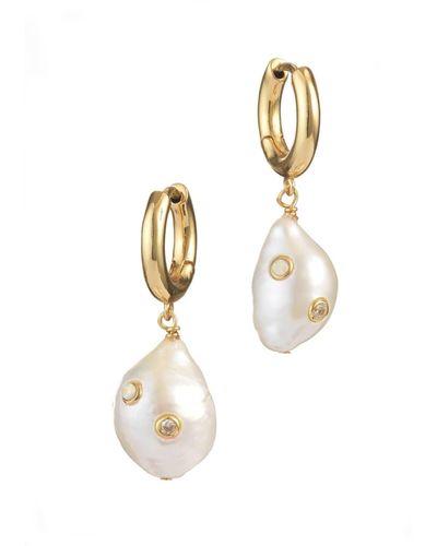 Anni Lu Gertrude Pearl Hoop Earrings - Metallic